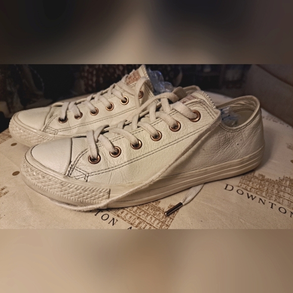 Converse Chuck Taylor's. White with Gold Tone Hardware. w 9 1\2 m 7 1\2 - Picture 7 of 15